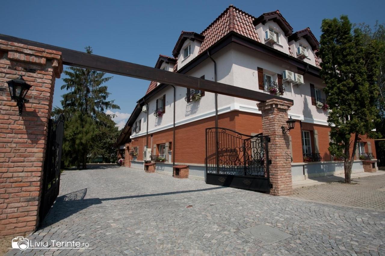 Отель Piazzetta Бакэу Экстерьер фото